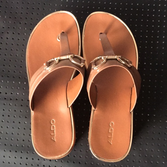 SZ 8.5 NWOT ALDO GOLD HORSEBIT TAN CHUNKY PLATFORM WEDGE SUMMER WOMEN SANDALS - Picture 6 of 7